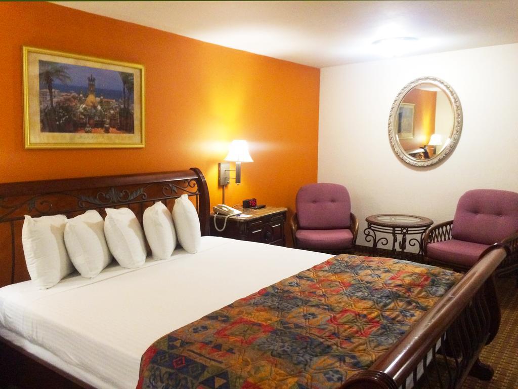 Days Inn Harbor View San Diego Bilik gambar