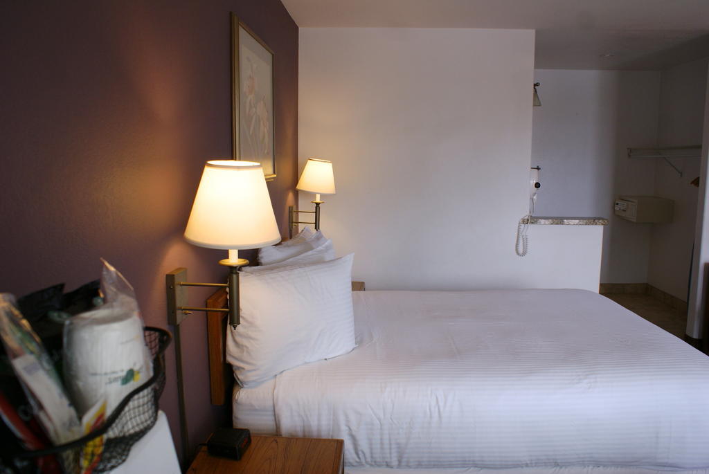 Days Inn Harbor View San Diego Luaran gambar